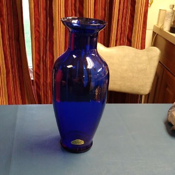 Elegant Hartinges Hand Blown Blue Glass Vase Made in Peru - Picture 1 of 11